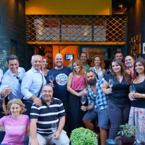 WineLover seminar group photo at Cinque Wine & Deli Athens during Assyrtiko 7 Villages tasting by Sigalas Winery.