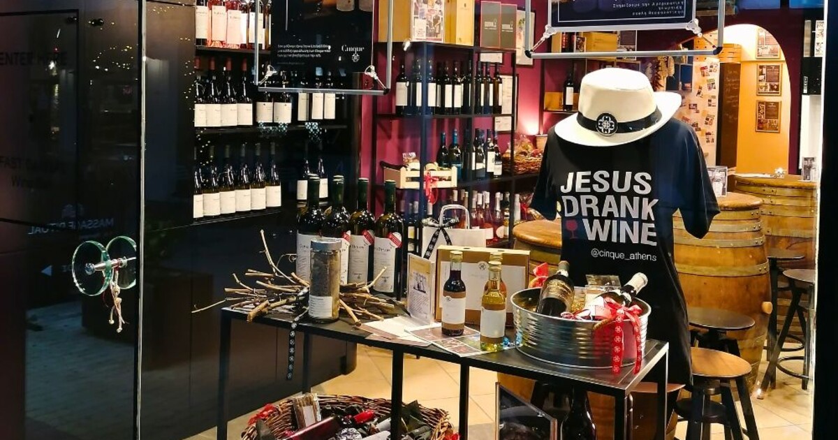 Cinque to Go Marousi interior with Greek wines, gourmet take-away products and fast casual wine bar concept display