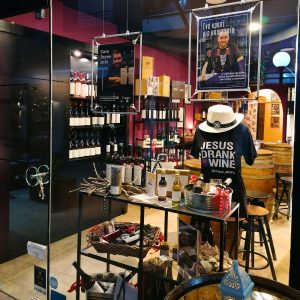 Cinque to Go Marousi interior with Greek wines, gourmet take-away products and fast casual wine bar concept display