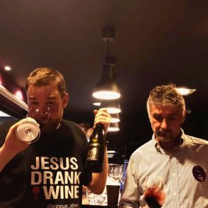 Luis Alberto, President of the Wine Lover community, and Nikitas Prassas presenting a Xinomavro masterclass tasting at Cinque Wine Bar in Athens