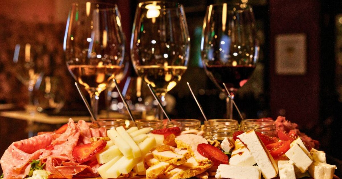Greek wine tasting flight with red and white wines paired with cheeses and charcuterie at Cinque Wine & Deli Athens.